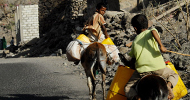 مسؤول سعودى: مساعدات طبية وغذائية تصل إلى اليمن على ظهور الحمير 