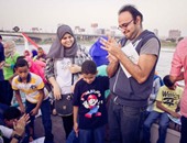 بالصور..أحمد يونس يصطحب الأطفال الأيتام لقضاء يوم مع مستمعى "ع القهوة"