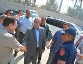 بالصور.. محافظ المنيا يتفقد موقع حادث معدية سمالوط