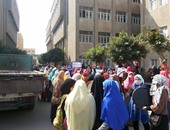 طالبات الإخوان بالأزهر يشوهن جدران كلية الدراسات والأمن يغلق الأبواب