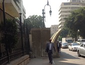 الأمن ينشر "كتل خرسانية" بجوار سور مجلس النواب لتأمين المبنى