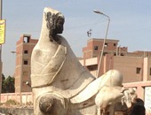 جابر عصفور يطالب بترميم تمثال "الفلاحة" بعد تشويهه
