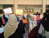 اعتصام مدرسات الثانوية بنات بالمنصورة بالمدرسة للمطالبة برحيل المديرة