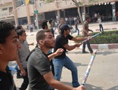 طلاب الإخوان بجامعة الزقازيق يشتبكون مع الأمن خارج أسوار الجامعة