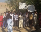 بالصور.. شباب النوبة ينظمون وقفة احتجاجية لنقل موقع المحرقة الطبية