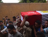 الآلاف بجنازة الملازم أبو غزالة: لا إله إلا الله الإخوان أعداء الله