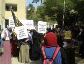 وقفة احتجاجية محدودة لطالبات الإخوان بـ"بنات عين شمس "