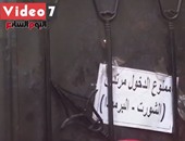 بالفيديو..أمن “عين شمس” يمنع دخول طالب بسبب ارتدائه "برمودا"