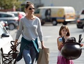 بالصور.. كاتى هولمز وابنتها تتسوقان استعدادا للهالوين فى لوس أنجلوس