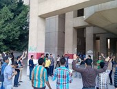 طلاب الإخوان ينظمون وقفة أمام كلية أصول الدين بـ"أزهر أسيوط"