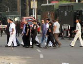 خبراء المفرقعات يمشطون محيط جامعة القاهرة بعد انفجار قنبلة بـ"النهضة"