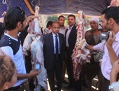 بالفيديو.. محافظ الفيوم يتفقد منافذ بيع اللحوم البلدية المدعمة