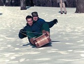 "أرنولد شوارزينجر" يتزلج على الجليد مع "جورج بوش"