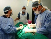 إجراء أول عملية جراحية لتثبيت الفقرات القطنية بمستشفى السويس العام