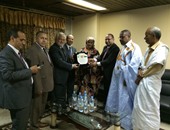 الصريطى وفودة يسلمان درع "اتحاد الفنانين العرب" لوزيرة ثقافة موريتانيا