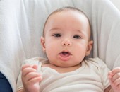 علاج السعال عند الأطفال الرضع بطرق منزلية.. قطرات المياة المالحة والزيوت
