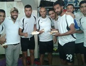 لاعبو "الشرطة" يحتفلون بعيد ميلاد أحمد كمال