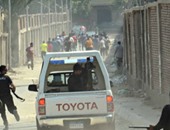 بالفيديو.. الإخوان يقطعون شارع الهرم ويطلقون الألعاب النارية على السيارات