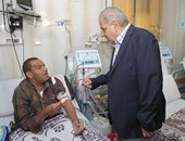 محلب ومحافظ القاهرة يتفقدان مستشفى السيد جلال للاطمئنان على المرضى
