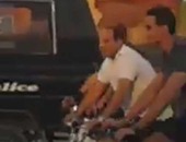 نشطاء يتداولون فيديو لـ الرئيس يقود دراجته فى المعمورة بالإسكندرية