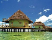 بالصور.. أكثر 10منتجعات سحرا وإثارة فى العالم.. بونتا كاراكول فى بنما يعوم فوق الشعاب المرجانية.. وجمال الشواطئ البيضاء والمياه الكرستالية فى جزر المالديف.. وتمتع بلحظات الغروب الساحرة فى "أغنية سا"