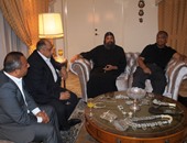 السفير المصرى بسلطنة عمان يستقبل الأنبا بيشوى لتهنئته بالعيد