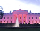 بمناسبة شهر التوعية.. البيت الأبيض يكتسى باللون الوردى دعما لمقاتلات سرطان الثدى