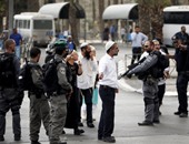 بالفيديو.. اشتبكات بين الشرطة الإسرائيلية وفلسطينيين مرابطين بالمسجد الأقصى