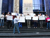 وقفة لصحفيى "التحرير" على سلالم النقابة احتجاجا على غلق الجريدة