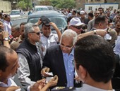 محافظ القاهرة يسحب رخص سائق يسير عكس الاتجاه.. والسائق: "هعملكوا ثورة"