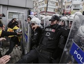 بالصور.. اشتباكات بين الشرطة التركية ومتظاهرين ضد تفجيرات أنقرة