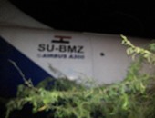 بالصور..الطيران المدنى: هبوط اضرارى لطائرة شحن مصرية خارج مطار مقديشيو