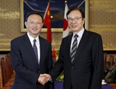 بالصور.. لقاء يجمع بين كبير الدبلوماسيين الصينيين ورئيس اليابان