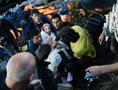 لاجئة سورية تضع مولودها على شاطئ جزيرة ليسبوس اليونانية
