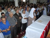 بالصور.. محافظ الإسماعيلية يشهد جنازة البرلمانية "سوسن كيلانى"