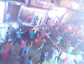 المئات من أهالى قنا يخرجون بالشوارع للاحتفال بفوز الأهلى بكأس السوبر