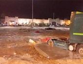 سلطنة عمان تؤجل مواعيد العيادات وتحول العمل عن بعد بسبب سوء الأحوال الجوية