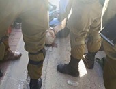 قوات الاحتلال تقتل شابا فلسطينيا بزعم تنفيذه عملية طعن.. وشهود عيان يكذبونها