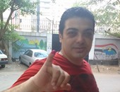 أحمد منير يدلى بصوته فى مدرسة الجيزة الثانوية بالعجوزة