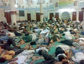 المصريون ناموا فى كل حتة إلا السرير.. أشهرها المساجد والمواصلات والبرلمان