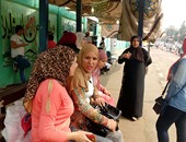 سيدات يطلقن الزغاريد عقب خروجهن من مدرسة الشهيد عامر عبد المقصود بالدقى