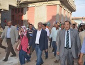 رؤساء قرى مركز بيلا يعترضون على إهانة زميلهم بوقفة أمام مركز الشرطة