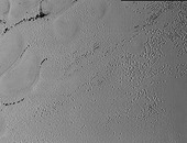 ناسا تكتشف ثقوبا غريبة على سطح كوكب بلوتو