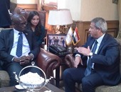 وزير الرياضة يلتقى رئيس الاتحاد البوروندى لكرة القدم