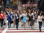 بالصور.. جميلات العالم فى جولة جديدة بأحد مراكز التسوق فى طوكيو