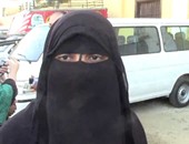 بالفيديو.. مواطنة تستغيث بالشرطة لحماية طالبات مدرسة السلام بشبرا