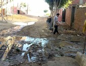 "صحافة المواطن"..قرية البرادعة بالقليوبية تغرق بالكامل فى مياه الصرف الصحى