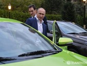 بالصور.. الرئيس الروسى يختبر الموديل الجديد لسيارات "لادا فيستا"