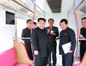 بالصور.. زعيم كوريا الشمالية يتفقد مجمع القطارات الكهربائية فى بيونج يانج