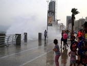 شوارع بيروت تغرق فى النفايات بسبب الأمطار الغزيرة